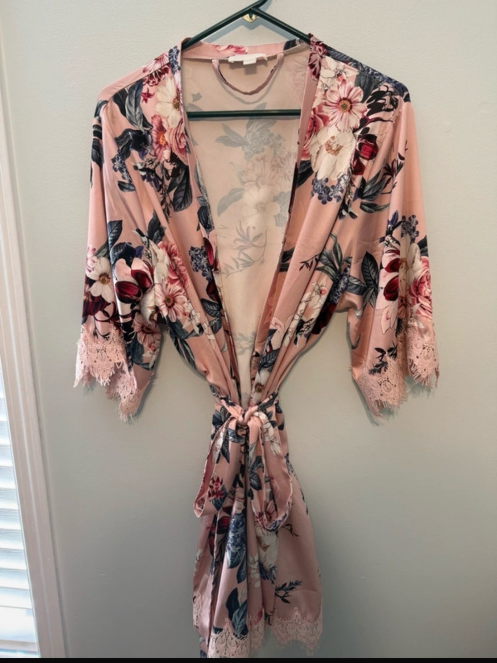Floral Lace-Trim Satin Robe - Pink